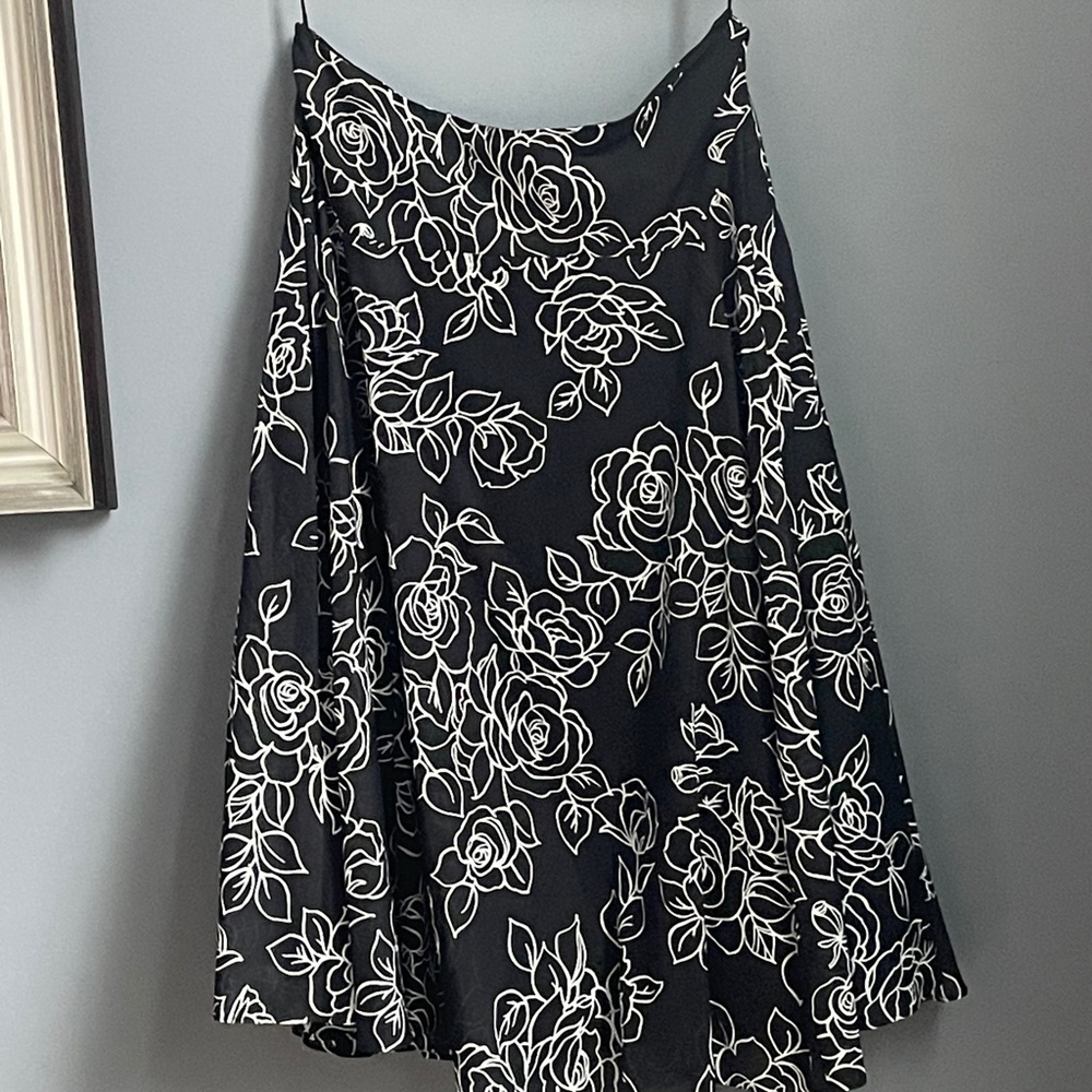 Jones New York Signature Black and White Floral Skirt - Picture 7 of 9